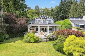 10075 Manitou Beach Dr NE, Bainbridge Island, WA 98110