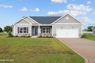 2847 Tucker Hill Dr, Grimesland, NC 27837