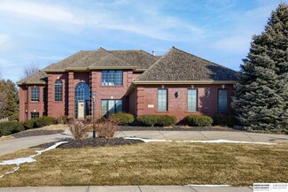 719 N 158th St, Omaha, NE 68118
