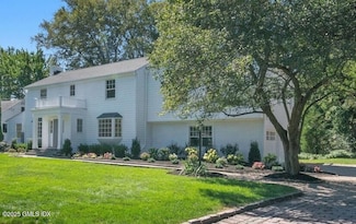 141 Woodside Dr, Greenwich, CT 06830