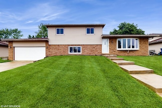 506 Stratford Ln, Schererville, IN 46375