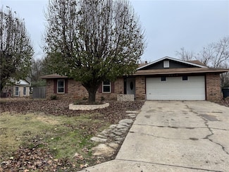 2419 W Meadow Dr, Rogers, AR 72756