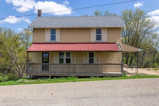 52 N Main St, Zwingle, IA 52079