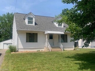 1569 Beechwood St NE, Warren, OH 44483