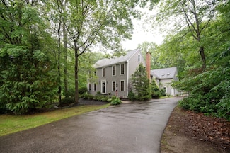 15 Crestwood Dr, Blackstone, MA 01504