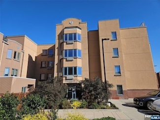 603 Franklin Ct Unit L603, Edgewater, NJ 07020