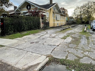 8226 Apricot St, New Orleans, LA 70118