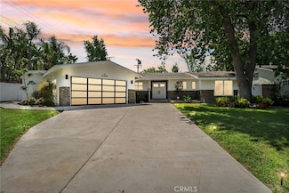 23414 Clarendon St, Woodland Hills, CA 91367