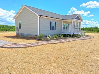153 Slaydon Forest Dr, Keysville, VA 23947