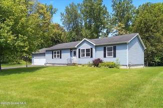 21 Huntington Pkwy, Ballston Lake, NY 12019