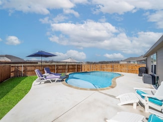 1916 Winding Creek Way, Denton, TX 76208