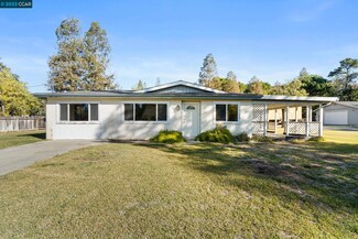1 Clark Ct, Concord, CA 94521