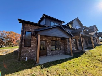 102 Nichali Dr, Charlotte, TN 37036