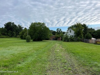 75 Elm St, Colonie, NY 12189