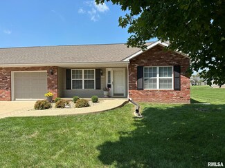 2741 Village Ct, Pekin, IL 61554