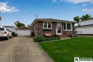 4195 Robin Ln, Hamburg, NY 14075