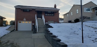 697 Shadow Dr, Carnegie, PA 15106