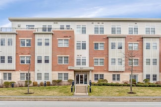 321 Hammond Pond Pkwy Unit 103, Chestnut Hill, MA 02467