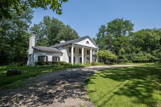 31677 Mountain View Rd, Franklin, MI 48025