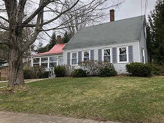 33 Riverview Dr, Gardiner, ME 04359