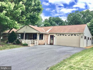 319 S Hillcrest Ave, Quarryville, PA 17566