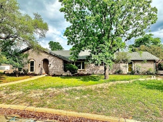 5409 Edinburgh Dr, Waco, TX 76710
