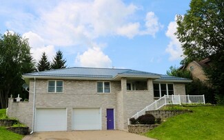 2125 Bunker Hill Rd, Dubuque, IA 52001