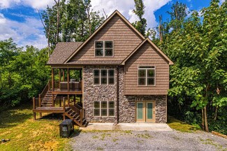 974 Wiley Oakley Dr, Gatlinburg, TN 37738