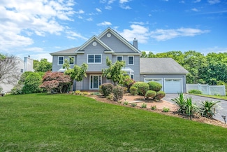 85 Caramel Rd, ComMacK, NY 11725