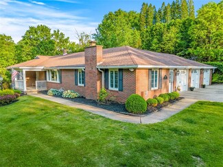 112 Whitehill Dr, New Castle, PA 16105