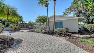 3530 Flores Ave, Sarasota, FL 34239