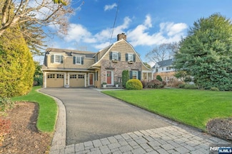 24 Sutton Dr, Ho Ho Kus, NJ 07423