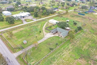 2019 Cemetery Rd, Santa Fe, TX 77517