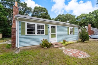 199 Buckwood Dr, Hyannis, MA 02601
