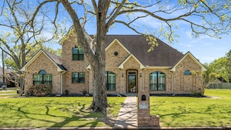 215 Ridgemont Dr, Alvin, TX 77511