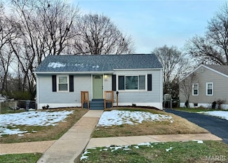 9921 Iveland Dr, Saint Louis, MO 63114