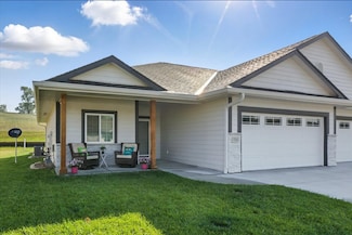 724 Oak Ridge Dr, Glenwood, IA 51534