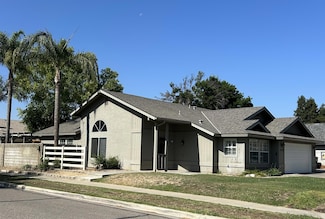 5123 W Iris Ct, Visalia, CA 93277