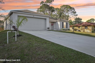 982 Pyracantha St NW, Palm Bay, FL 32907