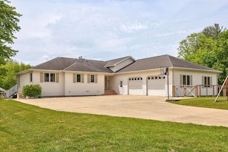 681 Quillett Dr, Beaverton, MI 48612