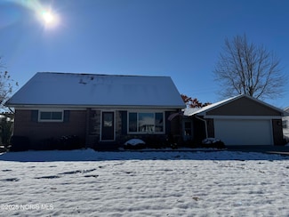 1435 Oakdale Dr, Napoleon, OH 43545