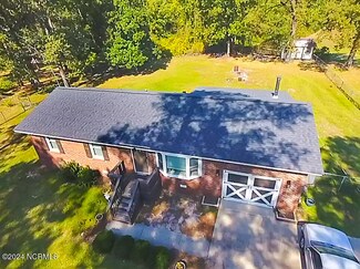 2002 Catherine Lake Rd, Richlands, NC 28574