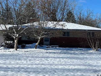 6886 E Nashway, West Bloomfield, MI 48322