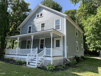 211 Main St, Lenox, MA 01240