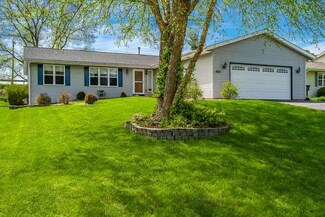 10116 Fawn Prairie Dr, Roscoe, IL 61073
