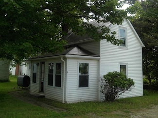 9 Brighton Ave, Vinalhaven, ME 04863