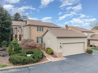 3 Folkstone Dr, Greensboro, NC 27403