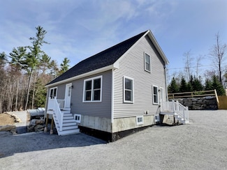11 Linden Ave, Newport, NH 03773