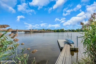 44 Lake Shore Dr, Red Bank, NJ 07701
