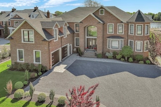 185 Willetts Ln, West Islip, NY 11795